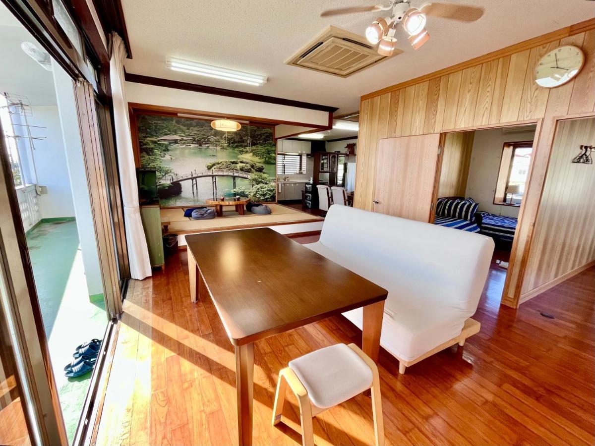 バーベキューもできる! 海と浜比嘉大橋を一望できる宿 Henza Exterior photo